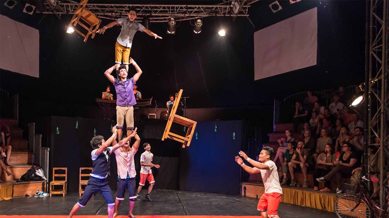 Phare Circus acrobatic show